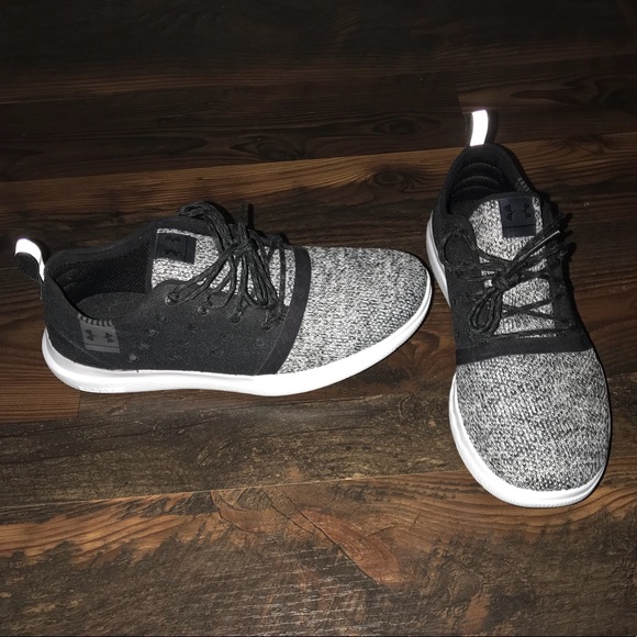 Under Armour Shoes - Under armour tennis shoes BRAND NEW